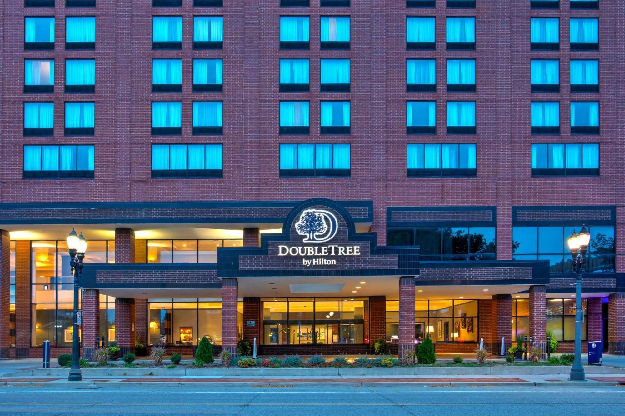 Doubletree By Hilton Lansing Otel Dış mekan fotoğraf